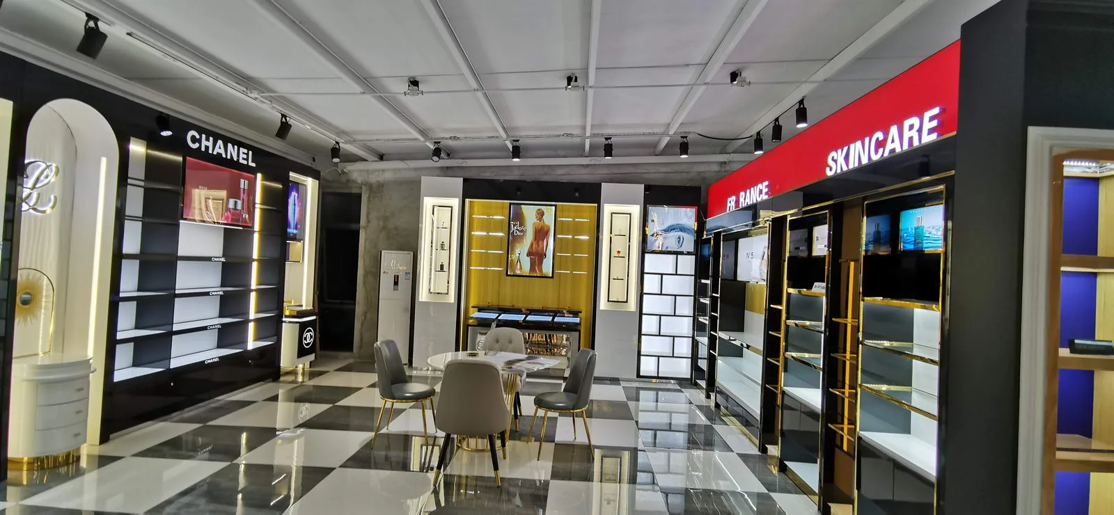 Explore the Display Showroom · view 5