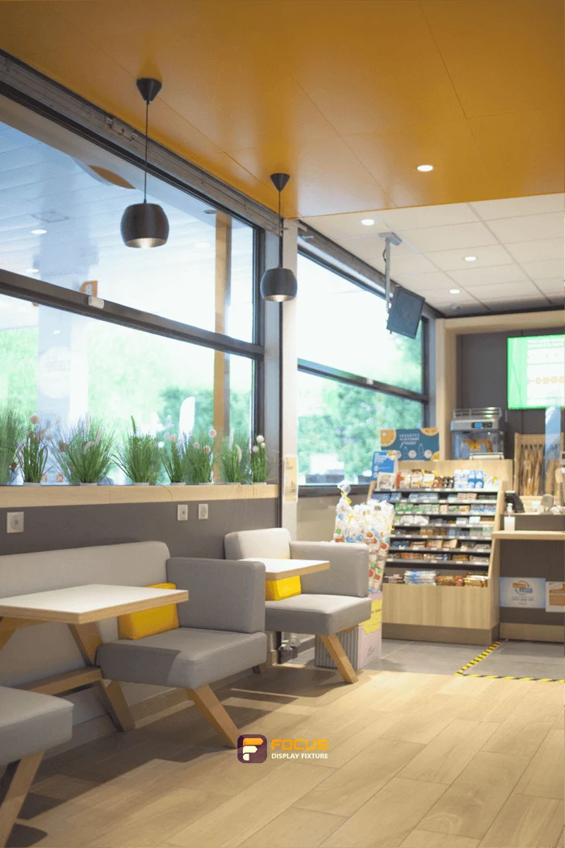 Store 33 — Compact foodservice store, interior view 3