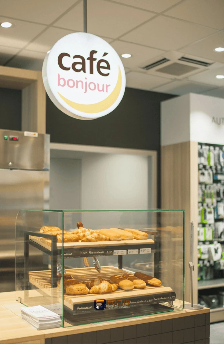 Store 33 — Compact foodservice store, interior view 5